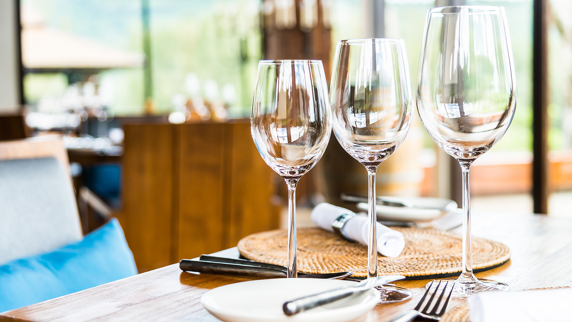 Si no vas a ir al restaurante, avisa, su supervivencia está en tus manos.